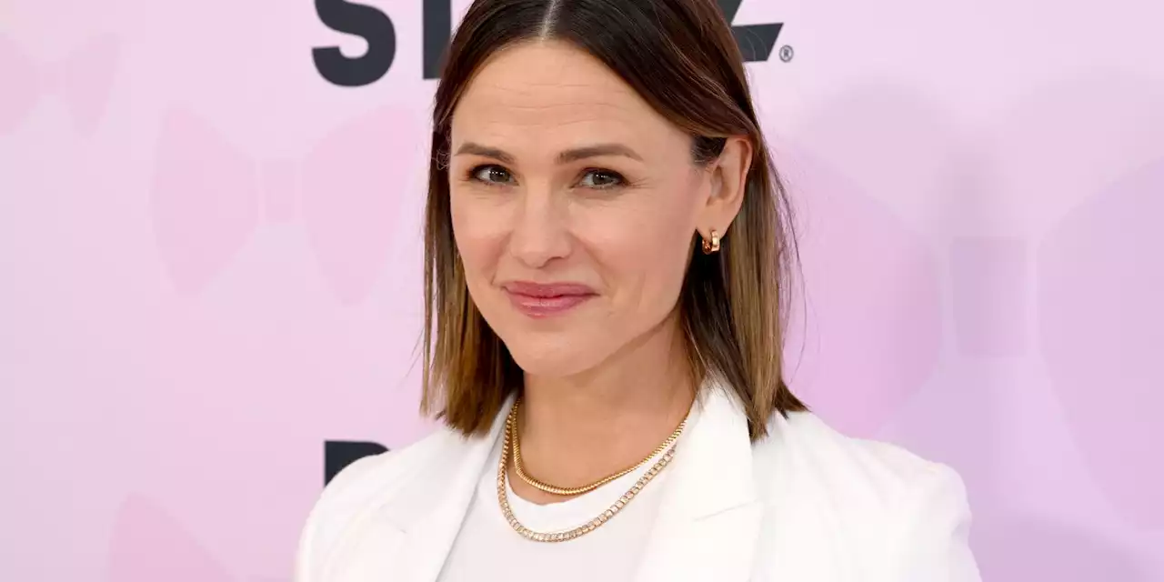 Jennifer Garner Dubs This Damage-Repairing Conditioner Her 'Secret Weapon' for Healthy, Air-Dried Hair