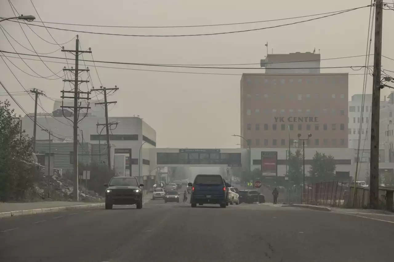 Yellowknife residents ordered to leave as wildfire burns nearby