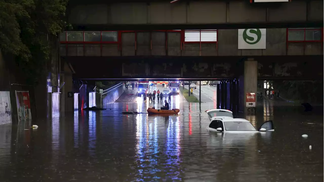 Bahnverkehr behindert, Straßen geflutet: Unwetter sorgt in Süddeutschland für Verwüstung