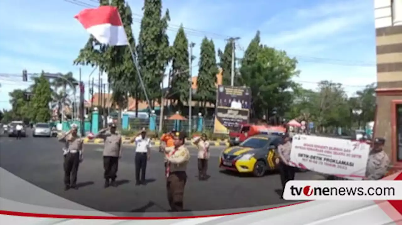 Peringati Detik-Detik Proklamasi, Ratusan Pengendara di Simpang Lima Joyo, Madiun, Berhenti Sejenak