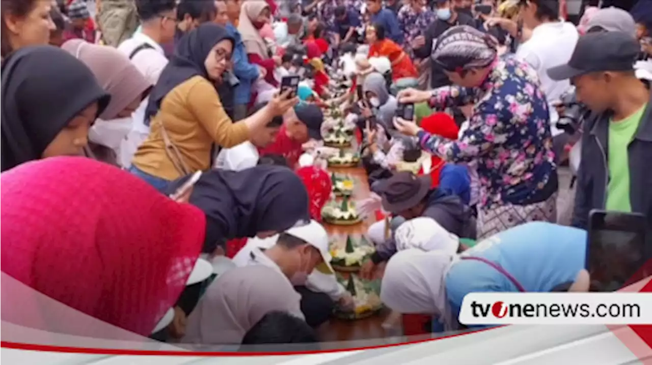 Wisatawan Malioboro Yogyakarta Makan Bersama 17 Nasi Tumpeng Meriahkan HUT ke 78 RI