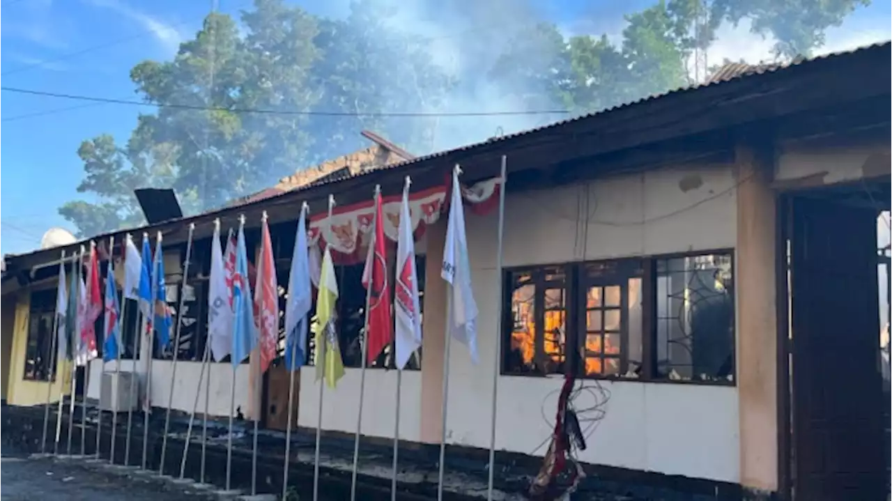 Jelang Upacara HUT RI ke-78, Kantor KPU Kabupaten Jayapura Ludes Terbakar