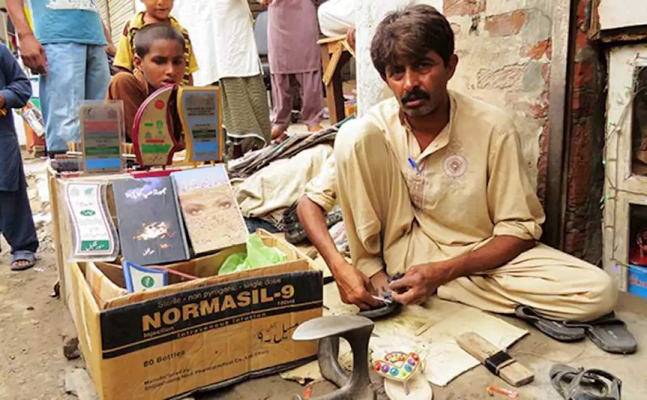 جڑانوالہ کا موچی 5 کتابوں کا مصنف کئی ایوارڈز حاصل کرچکا