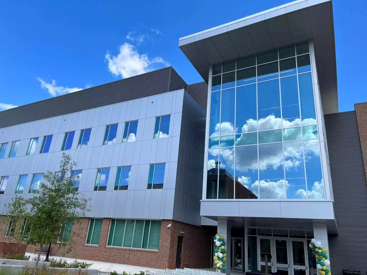 As UAB physicists make diamonds, new $75 million science building shines