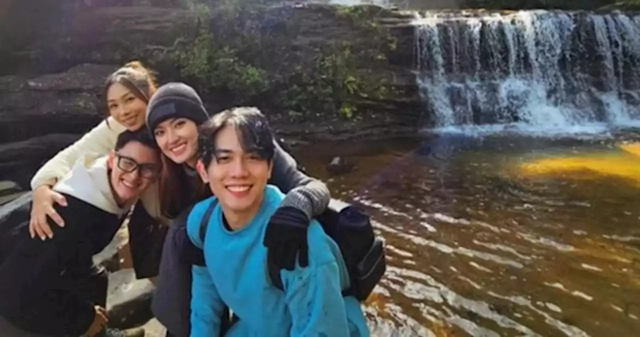 Nick Teo and Hong Ling go on 'double date' in Australia with Edwin Goh and Rachel Wan who are now based Down Under