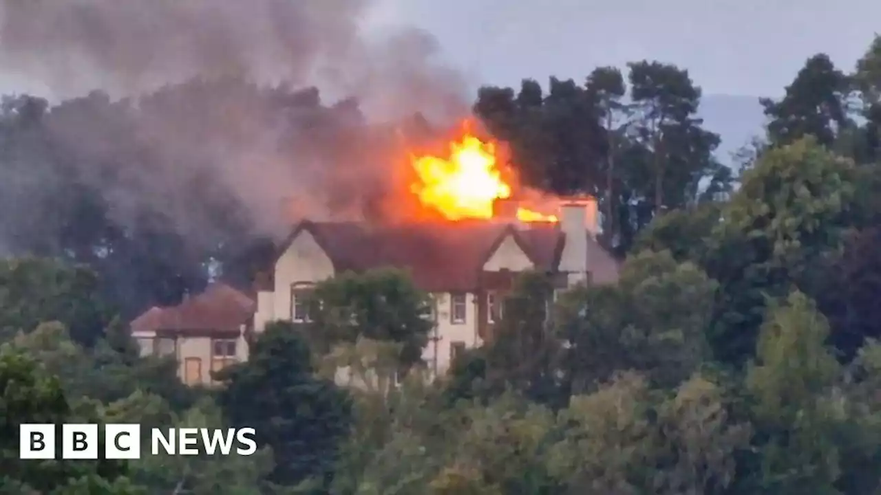 Fire destroys historic hotel in Glasgow