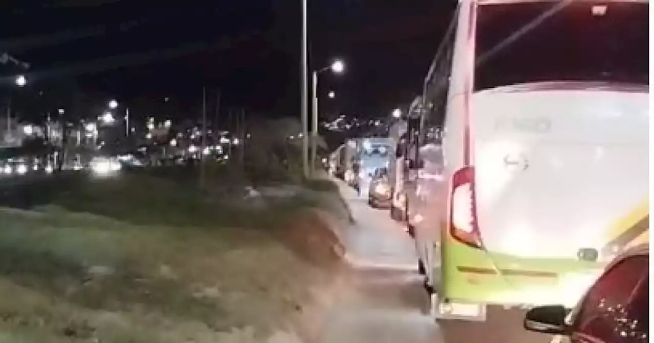 Enorme trancón en el sur de Bogotá por cierre de la vía al Llano