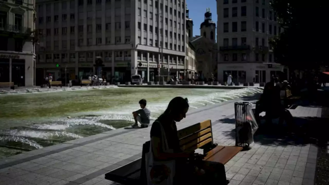 French government holds crisis meeting as heatwave mounts