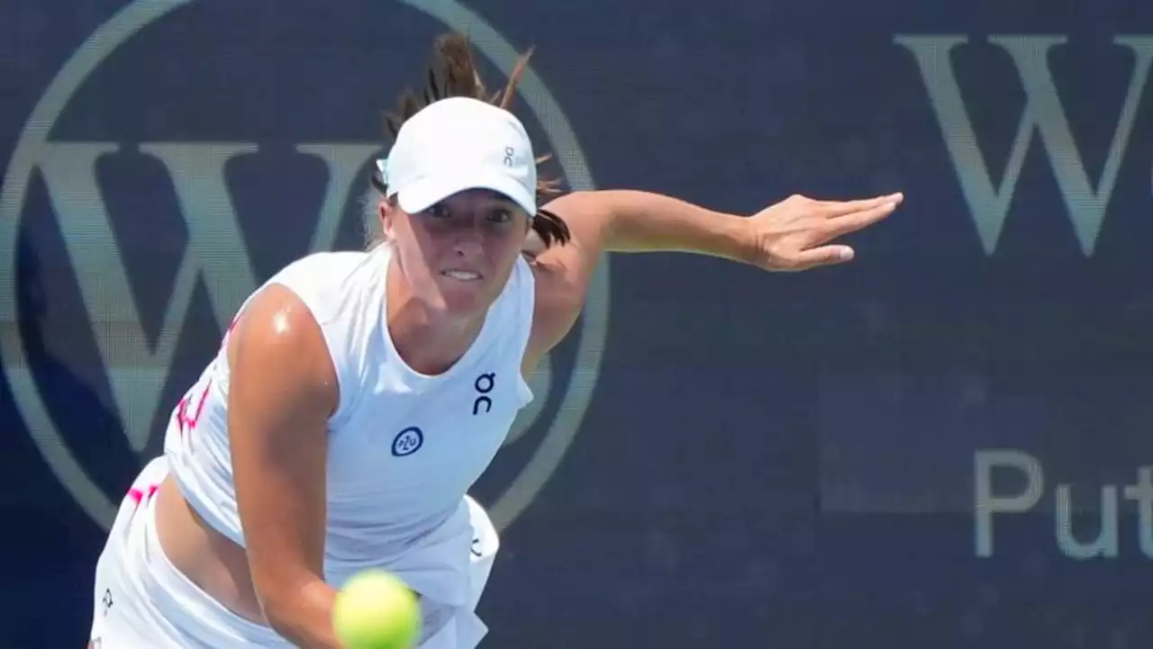 Swiatek powers by Vondrousova to reach Cincinnati semi-finals