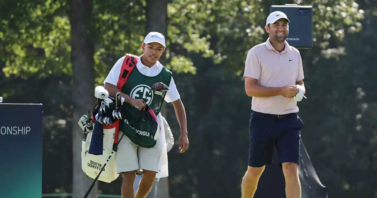 Bloom alumnus caddied for Scottie Scheffler at BMW Championship