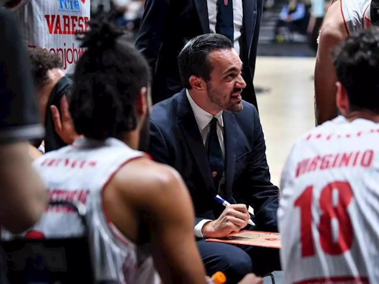 Basket Varese, coach Matt Brase in dubbio: lo vogliono i Philadelphia ‘76ers