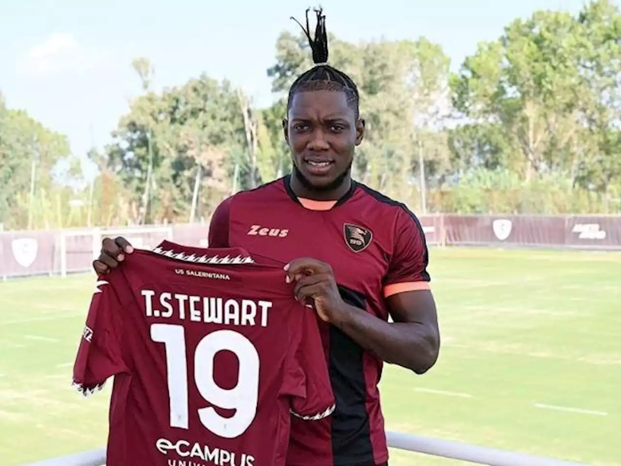 Stewart alla Salernitana, la gaffe: «Farò felici i tifosi della Fiorentina»