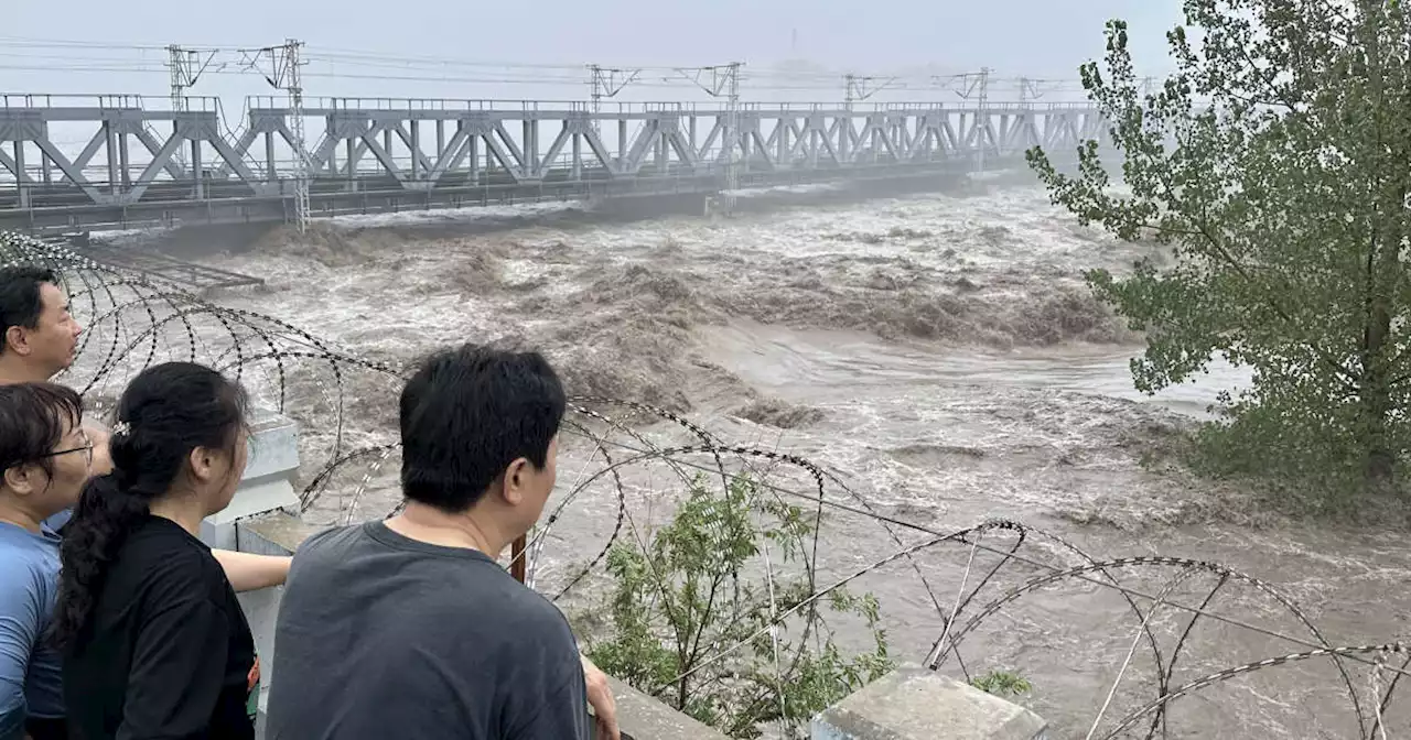 Vidéo. 260 mm en trois jours : Pékin noyé sous des pluies record