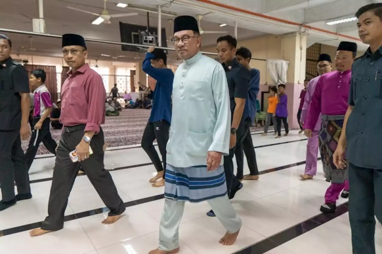 Anwar says Putrajaya, Selangor will provide aid for plane crash victims' families