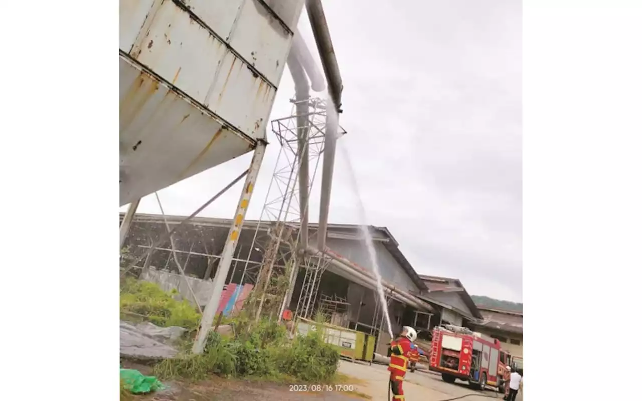 Tuaran sawdust factory 30pc destroyed