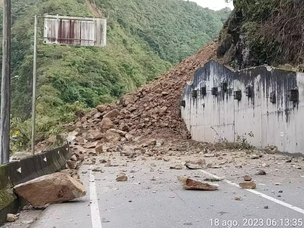 Coviandina pide a viajeros no usar vía al Llano: no hay fecha de remoción de derrumbe