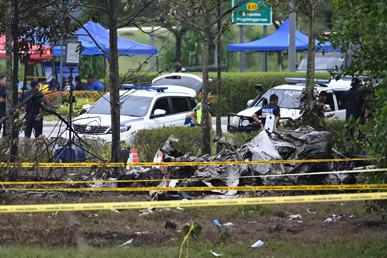 Recuperan caja negra y los cuerpos de 10 fallecidos por el avión estrellado en Malasia