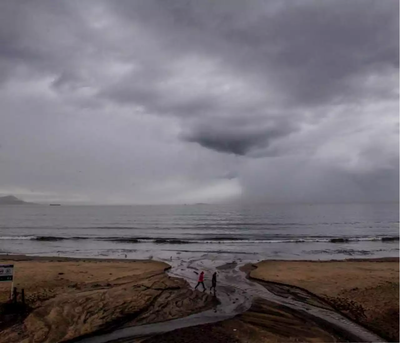 Huracán Hilary crece a categoría 4 mientras avanza en Baja California