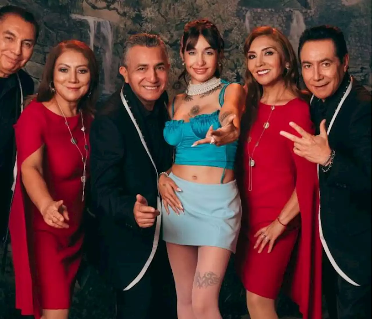 Los Ángeles Azules atraen a María Becerra con cumbia