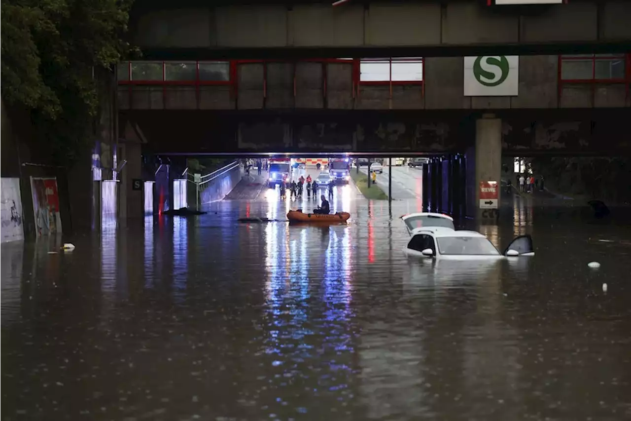 Starkregen: Unwetter in Nürnberg: Keller und Unterführungen unter Wasser