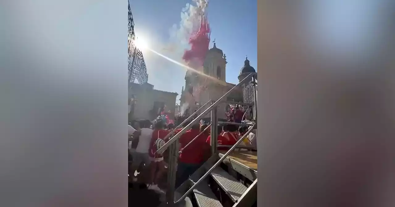 Militello in Val Catania, esplode un tubo della macchina spara coriandoli durante i festeggiamenti per il patrono: morto un uomo