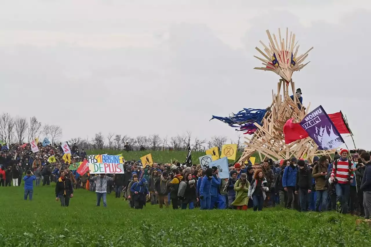 Tracteurs et vélos contre les méga-bassines et pour le partage de l'eau : le Convoi de l'Eau fait son chemin en Région Centre-Val de Loire