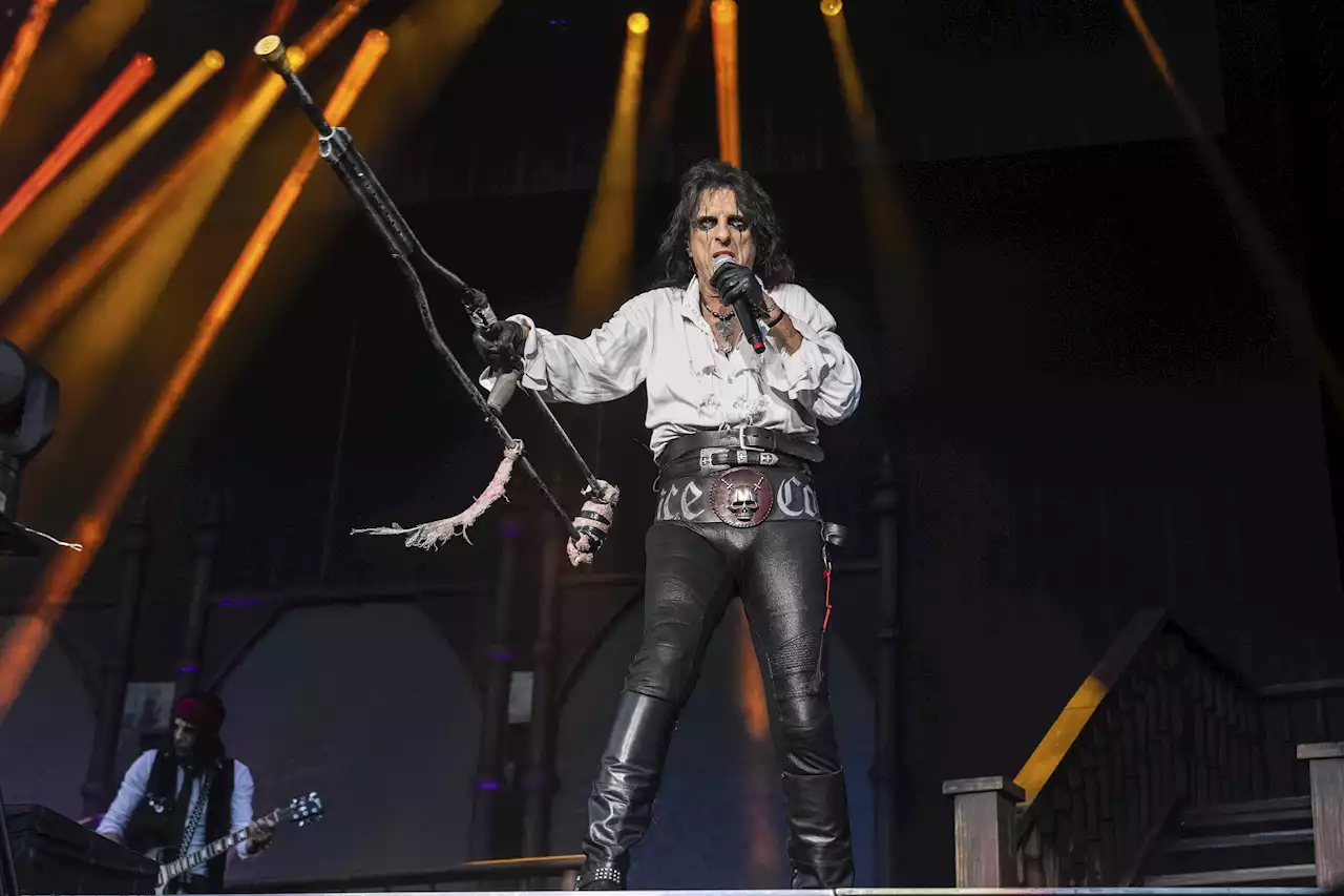 Skivaktuelle Alice Cooper vägrar gå av scenen