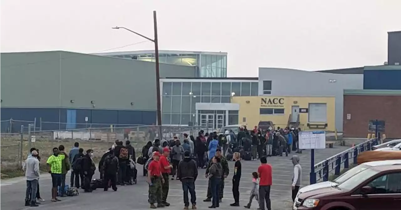How airlines are handling the evacuation of Yellowknife amid N.W.T. fire