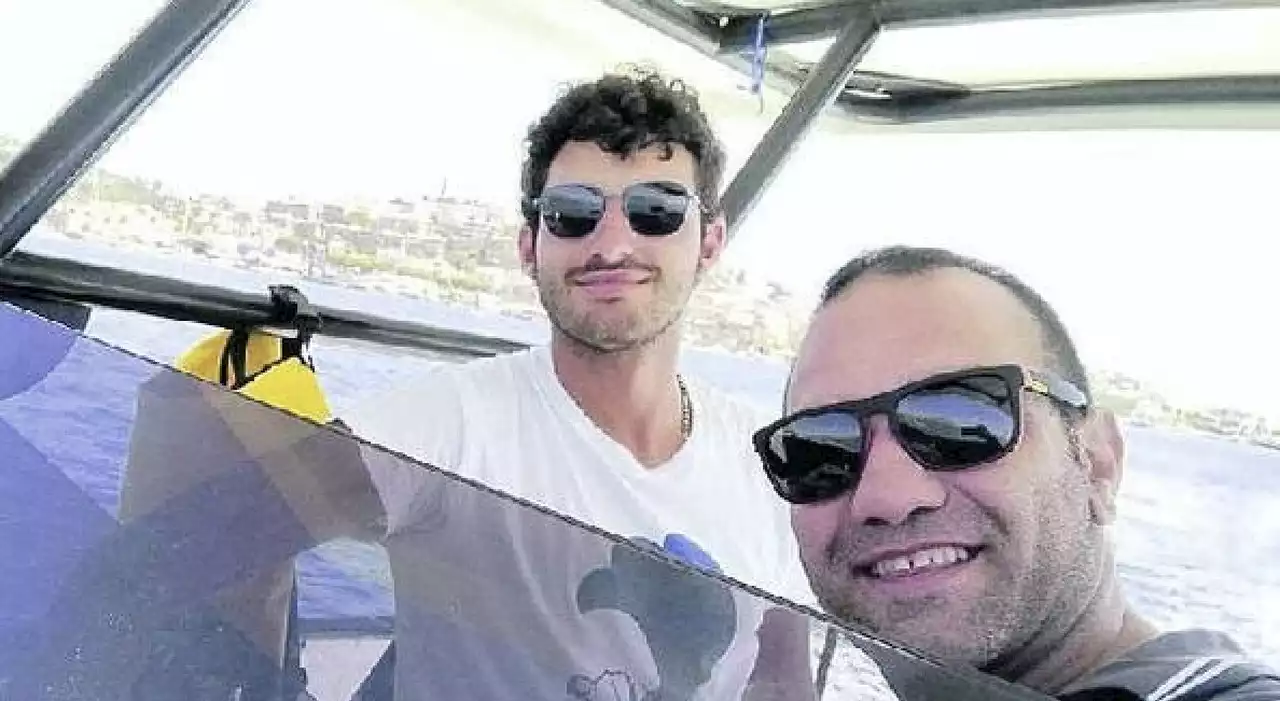 Salvano due bagnanti in difficoltà mentre puliscono il mare, Luca e Armando 'eroi per caso'