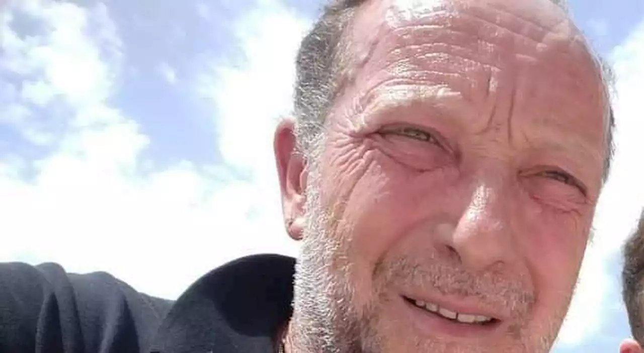 Si tuffa in mare per salvare il figlio di 16 anni: muore l'artigiano Armando Biagi, 55 anni