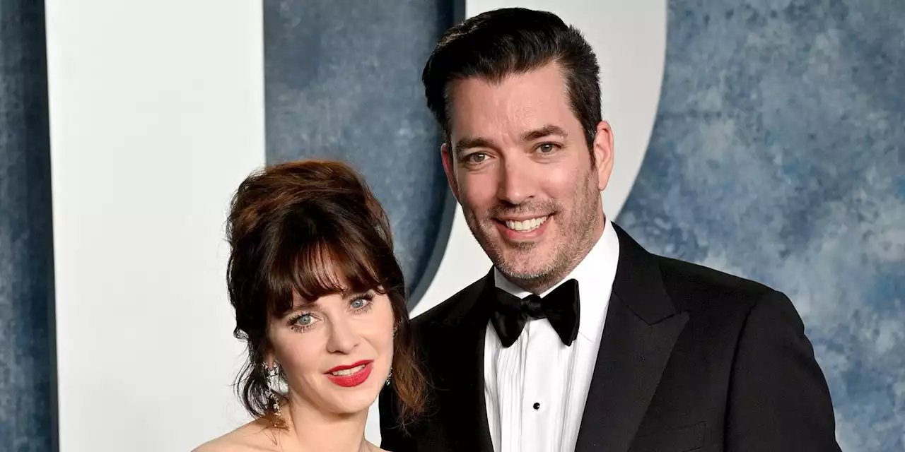 Zooey Deschanel and Jonathan Scott's Engagementmoon Included the Eiffel Tower and Parisian-Chic Outfits