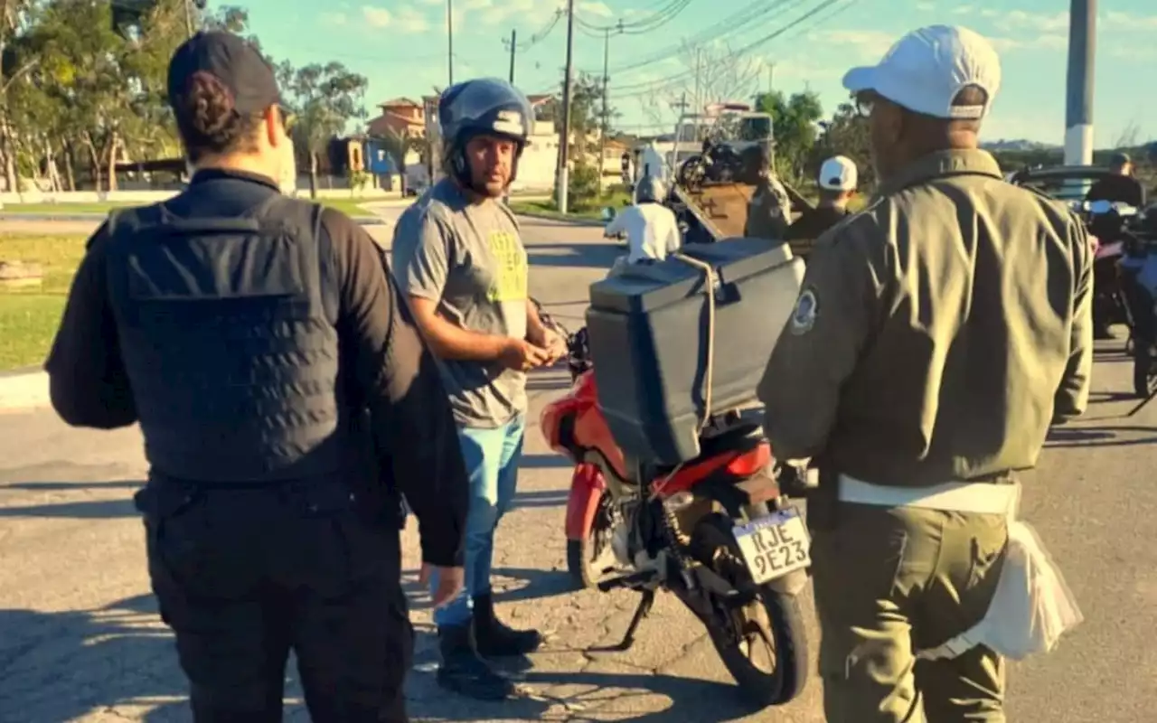 Ação conjunta entre Mobilidade Urbana e 32º BPM resulta em autuações e recolhimento de veículos | Macaé