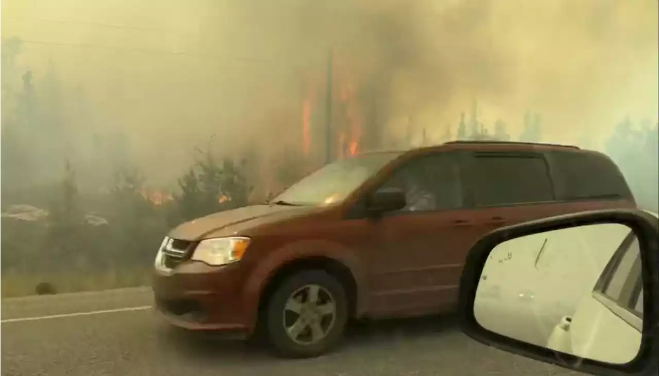 Cidade do Canadá ordena fuga de 20 mil habitantes por incêndios florestais 'sem precedentes'