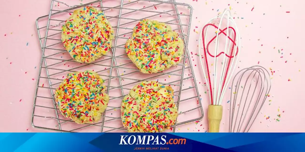 4 Tips Bersihkan Rak Pendingin Kue, Hanya Pakai Spon Cuci Piring