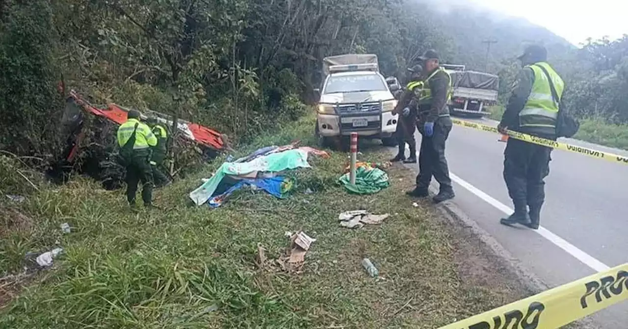 Terrible vuelco de un colectivo doble piso en Locotal: 20 muertos y 38 heridos | Sucesos