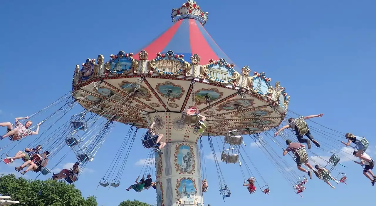 Incidente al Luna Park in Puglia, ragazzina di 14 anni vola via dalla giostra