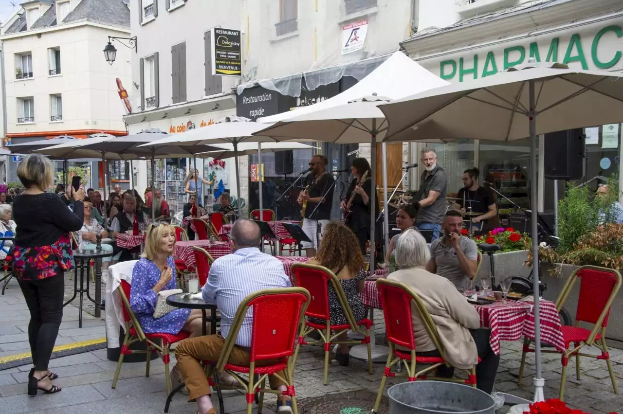 Vernon : les musiciens continuent d'animer la rue Carnot