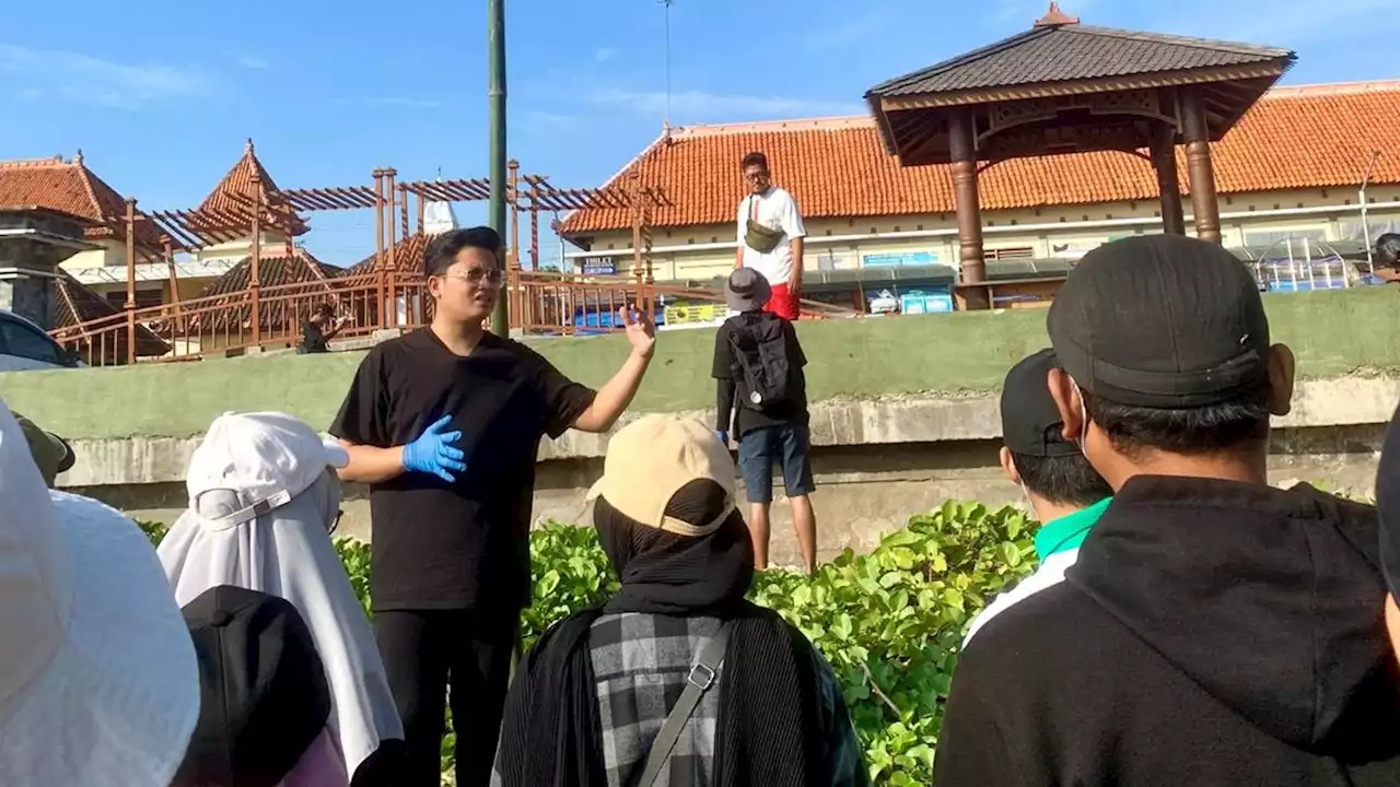 Langkah Nyata Pemuda di Tuban Gotong-royong Bersih-Bersih Lingkungan saat Hari Kemerdakaan