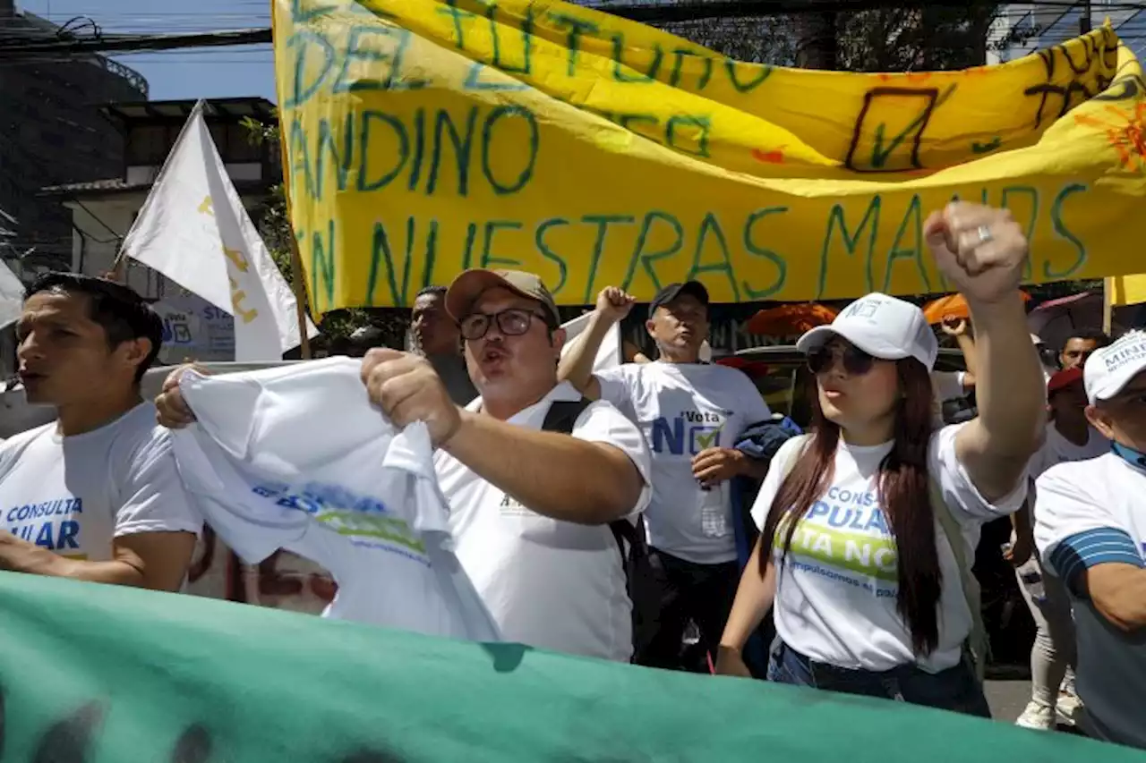 Marchan en Ecuador para votar 'No' a prohibir el petróleo en Yasuní y la minería en el Chocó Andino