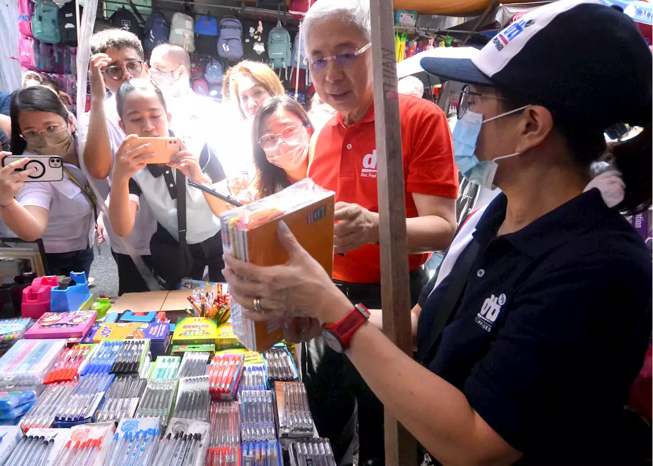 DTI conducts random price check on school supplies at Divisoria shops