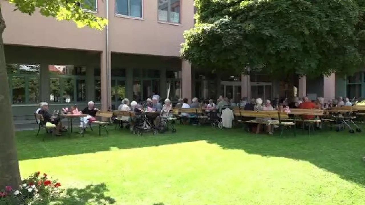 Seniorenzentrum Schwechat lud zu musikalischem Heurigennachmittag