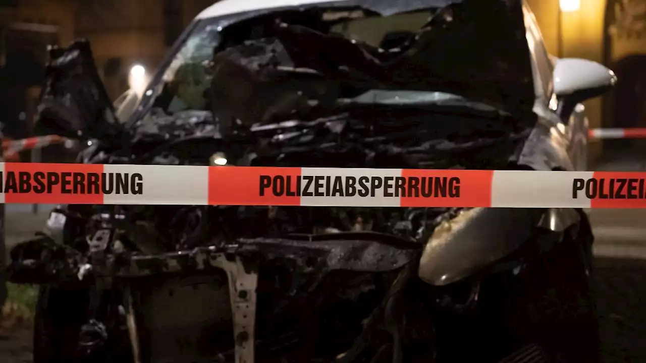 Auto brennt in Leipzig: Verdacht auf Brandstiftung