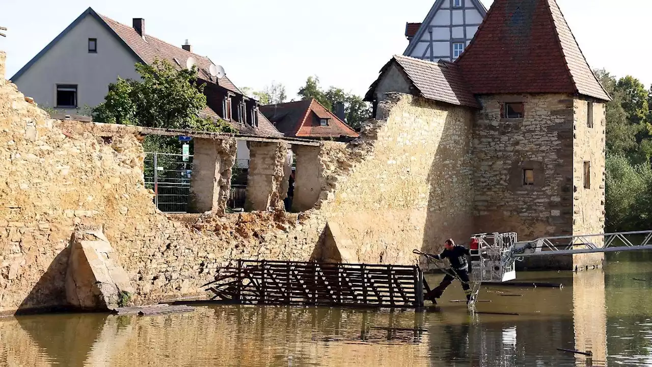 Historische Stadtmauer nach Unwetter eingestürzt