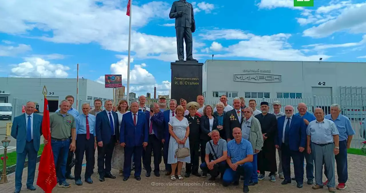 В РПЦ проверят освятившего памятник Сталину священника