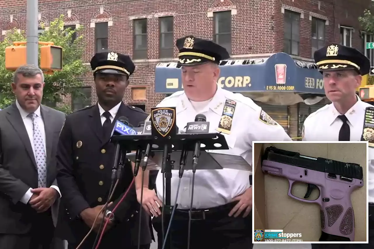 Cop shoot, injure 17-year-old suspect who picked up gun during chase in Brooklyn