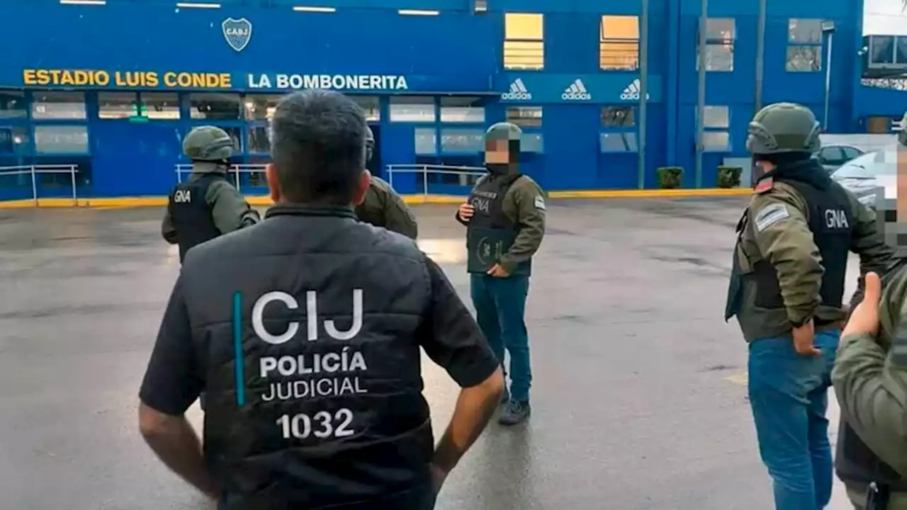 La justicia allanó Boca Juniors por reventa de entradas falsas y conexión entre dirigentes y barras | El domicilio de Cristian Riquelme, hermano del vicepresidente, también fue registrado