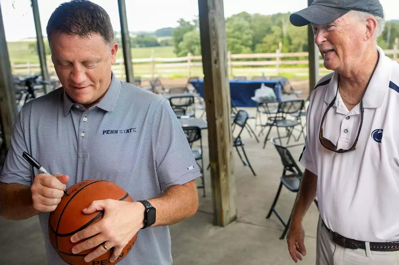 Penn State basketball coach Mike Rhoades, broadcaster Steve Jones visit alumni at season kickoff event