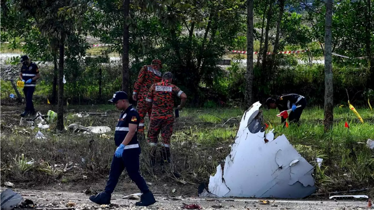 Diez personas murieron por la impactante caída de una avioneta sobre una autopista en Malasia