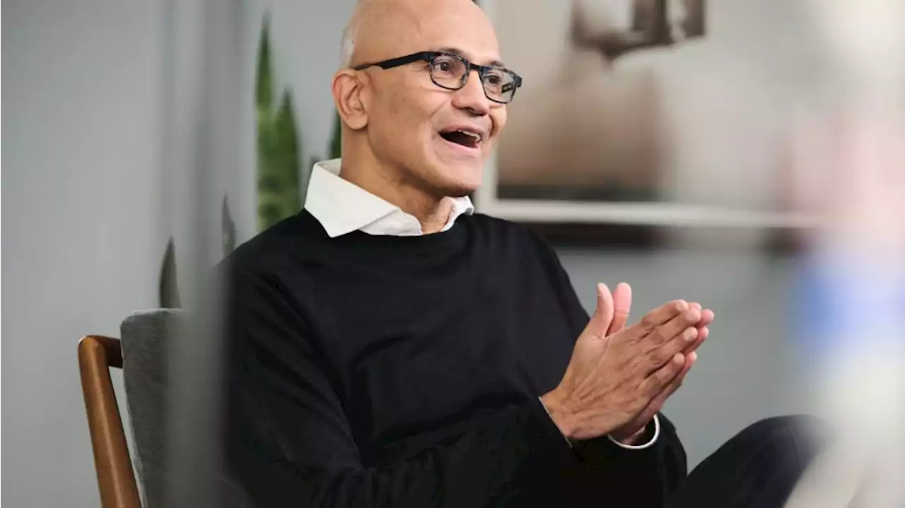 El CEO de Microsoft afirmó que la IA es un “maremoto” tan grande como Internet