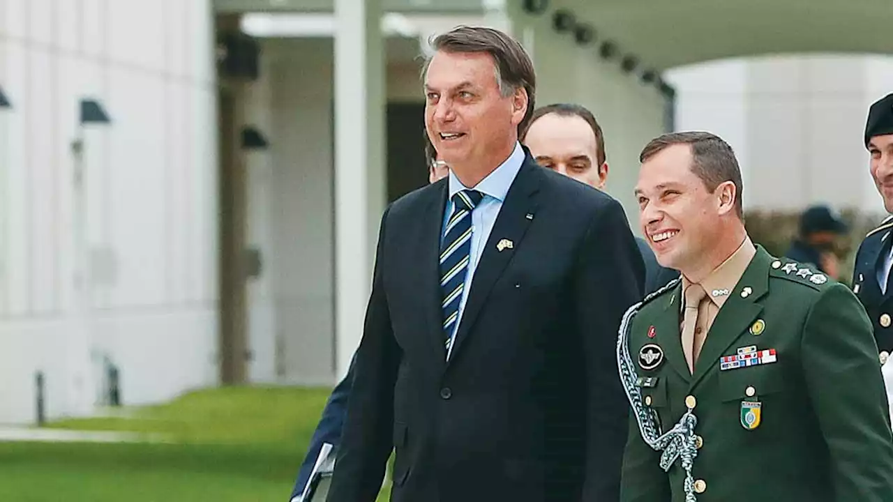 Mauro Cid vai confessar esquema das joias e dizer que Bolsonaro foi o mandante, diz revista